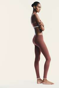 Ensemble de yoga élégant tissu respirant flexible à séchage rapide et lisse idéal pour l'entraînement quotidien, la salle de sport ou les voyages style vêtements de sport - Product Image 4