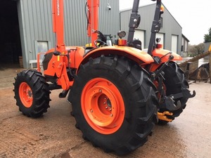 Tractor de Ruedas de 110HP Diésel con Caja de Cambios Plegable ROPS para Uso Agrícola M5660 4WD, Origen Londres - Product Image 4