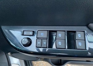 Usado para Toyota Hilux, camioneta de doble cabina, calidad, muy buen precio, motor Turbo de combustible diésel, asientos de cuero de dirección izquierda, Dark R18 - Product Image 4