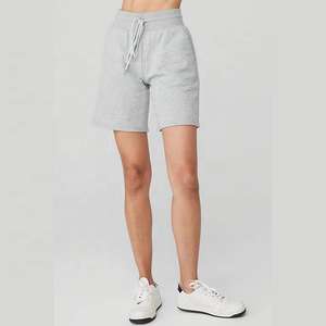 Short de sport à coupe décontractée personnalisé au-dessus du genou, taille haute avec de longues cordes Short de sport en coton et polyester en molleton doux pour femmes - Product Image 4
