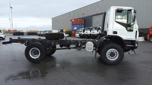 IVECO EUROCARGO ML 150E24WS SUV 4x4 Euro V Híbrido Eléctrico Usado, Cuero Oscuro, Transmisión Automática de 6 Velocidades, 8 Cilindros - Product Image 3