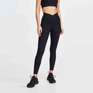 Leggings de yoga taille haute pour femmes, effet push-up, design taille croisée en V, couleur unie, anti-transpiration, respirants, en Spandex/Nylon - Product Image 2