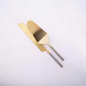 Ensemble de couteaux et de fourchettes à gâteau en laiton doré de haute qualité avec manche en résine Nouveautés Couteau en laiton Serviteur - Product Image 5