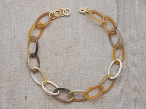 Collar de Lujo Hecho a Mano con Cuerno de Búfalo, Joyería Natural y Sostenible para Mujer, Alta Calidad - Product Image 2