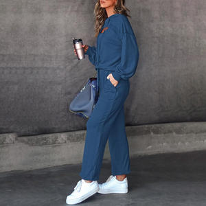 OEM de survêtement pour femmes conçu sur mesure avec un style respirant en tissu doux et des options d'impression de marque de distributeur - Product Image 4