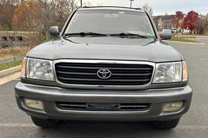 Toyota Land Cruiser 2002 d'occasion, inspectée, moteur V8, 4 roues motrices, non modifiée, vert mica River Rock - Product Image 2