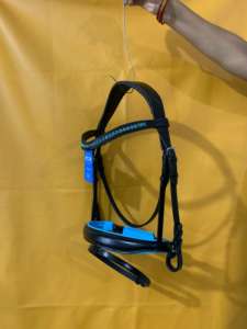 Bridon de chasseur de chevaux en cuir rembourré confortable avec bride de nez ornée de bijoux et rênes à prise libre - Product Image 5