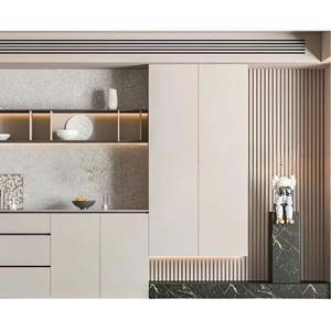 Meuble d'appoint de cuisine sur mesure avec panneaux composites en bois, niche à boissons, vitrine en verre, façades lisses et configuration flexible - Product Image 4