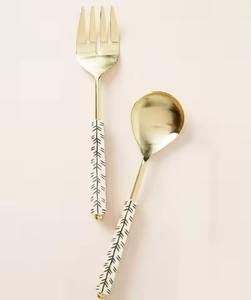 Serveur à salade en or, acier inoxydable, écologique, passe au lave-vaisselle, grands outils à salade, manche peint à la main, couverts de table - Product Image 1