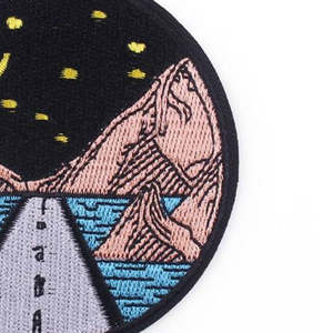 Parches de ropa bordados de estilo personalizado profesional de Venta caliente último diseño hecho a mano insignias bordadas tela - Product Image 4