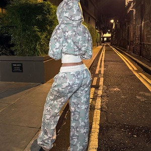 Sudadera con capucha y cremallera y cintura corta desgastada con bordado de camuflaje personalizado, conjunto de dos piezas, ropa de mujer, chándales, conjunto con capucha - Product Image 4