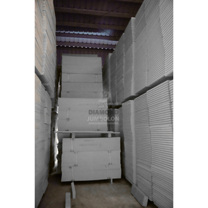 Panneau en mousse XPS de qualité industrielle, résistance à la compression de 300-400 kPa, température de fonctionnement de -50°C à 75°C pour l'isolation des toits/murs/sols - Product Image 3