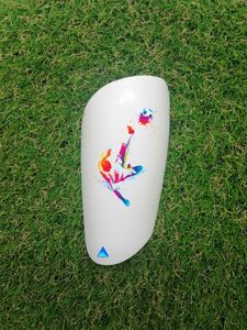 Protège-tibias de football pour homme Armadura de haut niveau, type 6, matériau de haute qualité, design coloré et personnalisé selon des normes élevées - Product Image 5