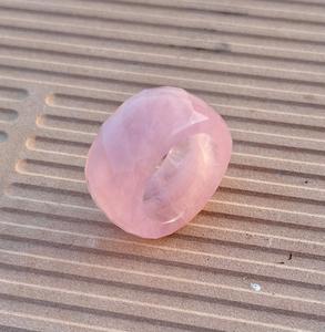 Bague à facettes en quartz rose naturel Nouveau design Bague élégante sculptée à la main Bague de déclaration - Product Image 2