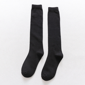 Chaussettes de sport unisexes en polyester de qualité supérieure pour hommes, mi-mollet, logo personnalisé, respirantes et antidérapantes pour le football, vente en gros - Product Image 2