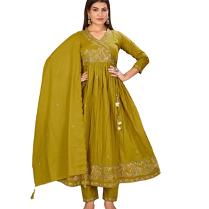 Tenue spéciale Navratri multicolores en soie 100% avec imprimé floral, manches longues, décorations de paillettes, Kurti avec Lehenga - Product Image 1