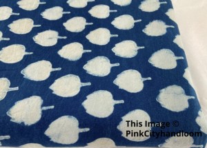 Tela de algodón Dabu azul índigo hecha a mano a medida para mujeres que hacen un vestido elegante Tela con estampado de bloque azul índigo - Product Image 4