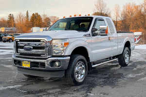 Ford F-250 Super Duty 4x4 XLT 4dr SuperCab 6.8 SB Pickup 2016 con Asientos de Cuero, Cámara Trasera, Volante a la Izquierda, Euro III, Techo Solar LED 8 - Product Image 2