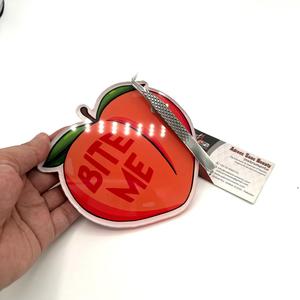 Azulejo acrílico sostenible Bite Me Design con pinzas Material de acero Impresión de logotipo personalizado Servicio OEM - Product Image 3