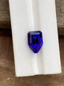 Tanzanite naturelle super étonnante pierre taillée de forme fantaisie avec une excellente couleur Loupe naturelle zoisite 9.87 carats propre - Product Image 2