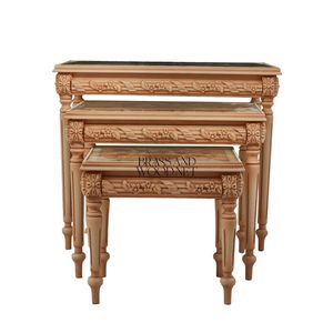 Ensemble de tables gigognes classiques en bois avec plateau décoratif peint et détails sculptés pour salons élégants et décoration intérieure - Product Image 2