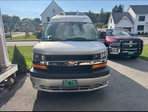 Encuentra iconos similares de autocaravanas 4x4, remolques todoterreno y caravanas para acampar. - Product Image 4