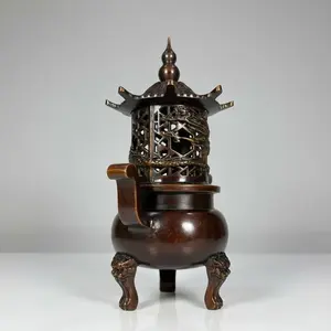 Brûleur d'encens traditionnel en laiton foncé Bakhoor pour les lieux religieux Durable et 100% naturel Caractéristique régionale indienne - Product Image 3