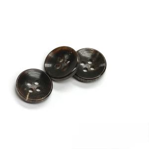 Botón Natural de Cuerno de Búfalo al por Mayor, Acabado en Blanco para Accesorios de Ropa, Alta Calidad - Product Image 1