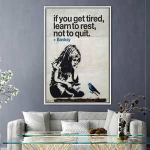 Toile imprimée avec art graffiti Banksy inspirant - Affiche de rue élégante, encadrée de blanc - Product Image 1