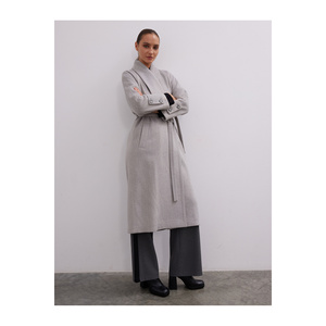 Manteau en mélange de laine avec col châle et caractéristiques thermiques, détail épaulettes sur les manches - Product Image 4