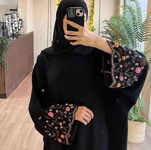 Élégant Modeste Islamique Femmes Traditionnel Musulman Vêtements Designer Main Travail Belle Abayas Formelle Dubaï-Accessoire Inclus - Product Image 1