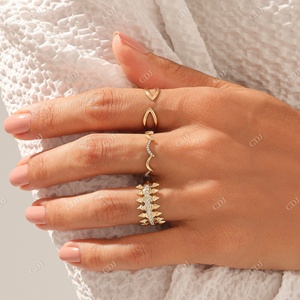 แหวนลายซิกแซ็กเคลือบทอง14K,แหวนแต่งงานเส้นเล็กๆที่สวยงามแหวนนิ้วโป้งเป็นเอกลักษณ์สีทอง14K ดีไซน์ล่าสุด - Product Image 3