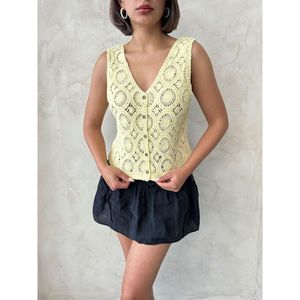 Chaleco de Encaje con Botones para Mujer TOPSHOW, Chaleco sin Mangas de Mezcla de Algodón y Elastano Amarillo, Top Elegante para Uso Casual - Product Image 4