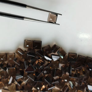 ควอตซ์สโมคกี้ธรรมชาติ 5 มม. ทรงสี่เหลี่ยมเจียระไนแบบสเต็ปคัท คุณภาพดีที่สุด พลอยเม็ดเดี่ยวสำหรับทำเครื่องประดับและสร้อยคอ - Product Image 2