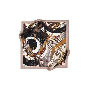 ผ้าพันคอโพลีเอสเตอร์สีเบจลายสี่เหลี่ยม - Product Image 1