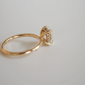 Anillo de propuesta de boda mínima con corte de hielo triturado brillante de diamante de moissanita ovalada alargada de 1,60 quilates con certificado GRA - Product Image 5