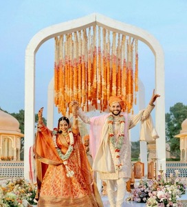 Marigold Garlands <b>for</b> Event Decor, Festive Flower Garland with Rose <b>for</b> Wedding, <b>Party</b>, Decor Without Backdrop Stand, Metal - Product Image 3