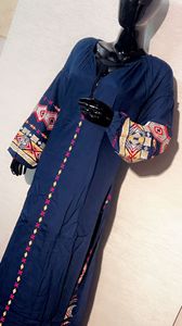 Robe courte d'été bohème en coton biologique Robe à manches ballons grande taille brodée Robe blanche et bleue avec broderie - Product Image 3