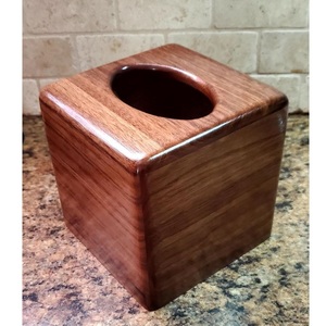 Boîte à mouchoirs en bois classique, design traditionnel, couvre-mouchoirs en bois massif pour la maison - Product Image 1