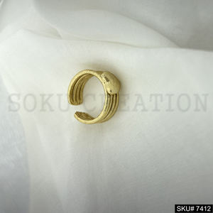 Vente en gros de bague circulaire en plaqué or 18 ct pour femmes, faite à la main, style classique et étanche pour les occasions d'anniversaire - Product Image 2