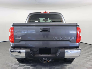 Range Rover 2024 Tundra SR5 Double Cabine, 12 500 miles, Moteur Essence, Volant à Gauche, Sièges en Cuir, Toit Panoramique, 7 places - Product Image 4