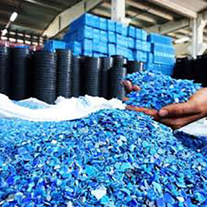 Flocons de PEHD recyclé bleus, granulés plastiques post-industriels pour le remplissage de films soufflés - Product Image 4