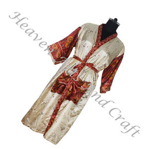 KL016 Beautif Vintage Silk Sari Kimono Robe de femme faite à la main avec poètes et ceinture pour vêtements de nuit - Product Image 6