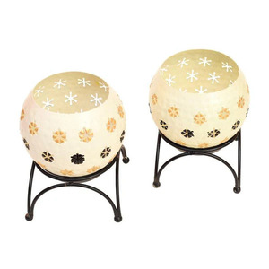 Soporte de luz de té de metal blanco Diseño elegante y caprichoso Soporte de luz de té colgante inspirado en mariposas - Product Image 2