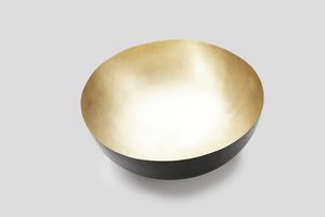Ensemble de bols en métal élégant avec finition noire et dorée pour un service élégant et un accent de décoration moderne pour la maison - Product Image 4