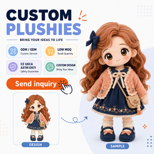 Poupée en peluche personnalisée avec cheveux tressés, robe rose claire simple, figurine douce rembourrée pour cadeau personnalisé quotidien ou décontracté - Product Image 1