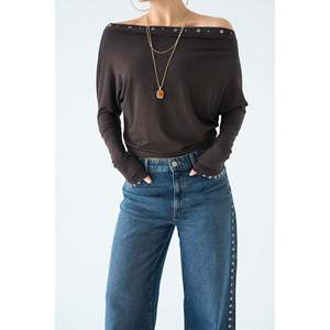 Blusa con Ojales en el Cuello KAHVE - Product Image 3