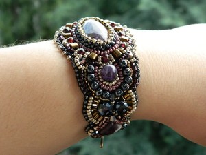 Brazalete de abeja con cuentas hecho a mano-Brazalete para mujeres y niñas - Product Image 4