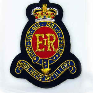 Insignes en fil de métal brodés à la main Logo de marque personnalisé Insigne en fil de métal brodé en gros - Product Image 4