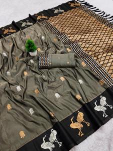 Nuevo Sari Festivo de Seda Suave con Bordados Pequeños en Toda la Prenda, Pallu Rico con Doble Bordado en Zari - Product Image 4